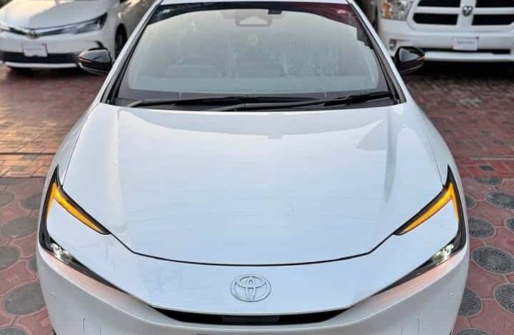 Toyota Prius Hybrid 2023 Award Shape – Punjab Registered, Low Mileage – For Sale in Pakistan