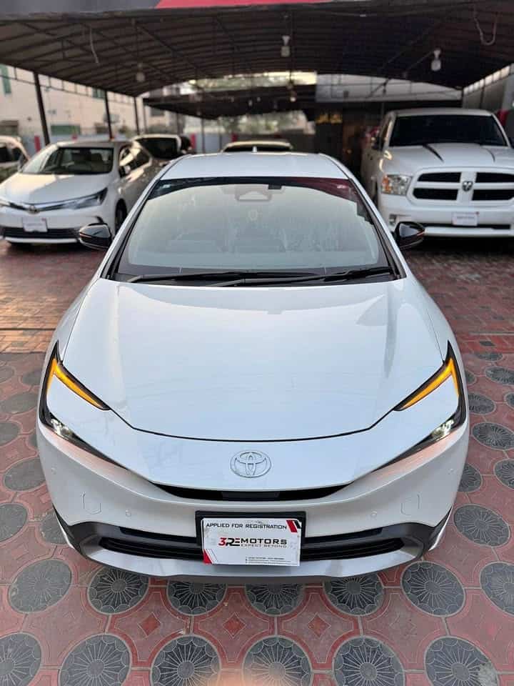 Toyota Prius Hybrid 2023 Award Shape – Punjab Registered, Low Mileage – For Sale in Pakistan